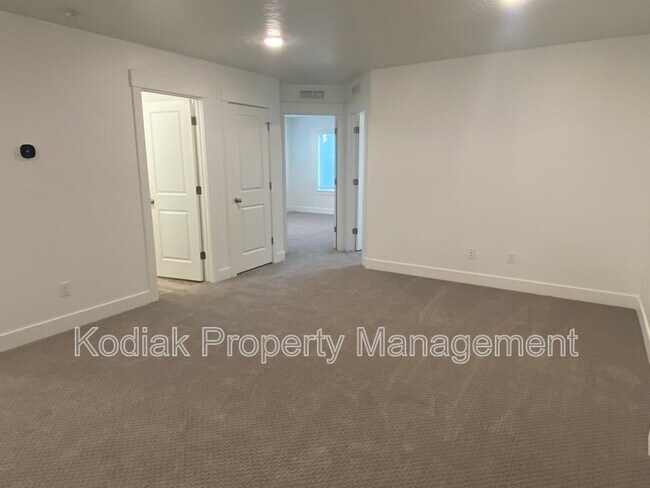 Building Photo - 1087 N 1840 W