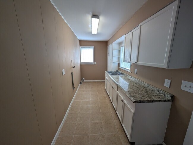 Building Photo - 407 Engman St
