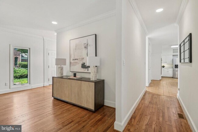Building Photo - 3233 Ellicott St NW