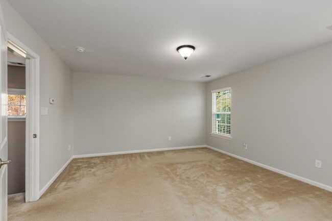 Building Photo - Spacious Home in Williamsburg - WASHINGTON RIDGE