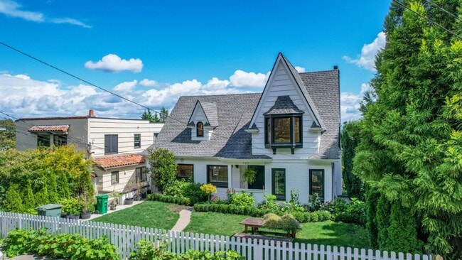 Building Photo - 4Bd/1.75Ba Seattle House