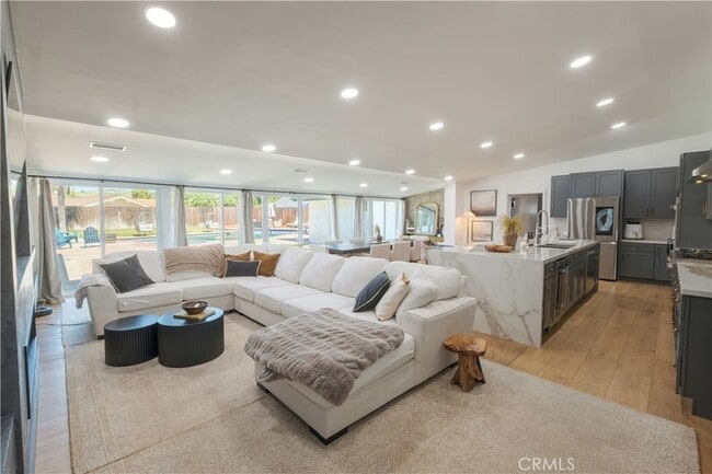 Building Photo - 9109 La Alba Dr