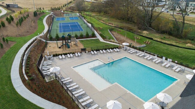 Building Photo - Luxury living in this brand new home - Franklin, TN