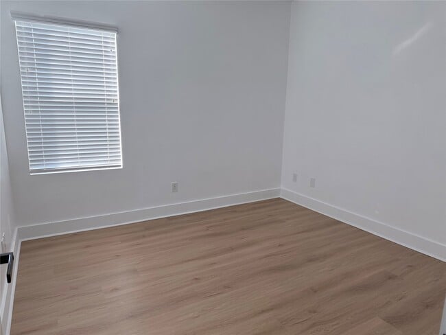 Building Photo - 5928 Conley St