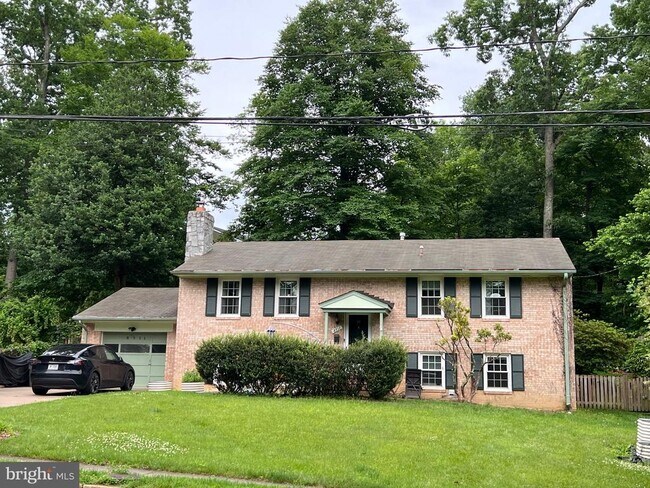 Building Photo - 8711 Braeburn Dr