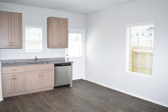 Building Photo - 11705 Murano Dr