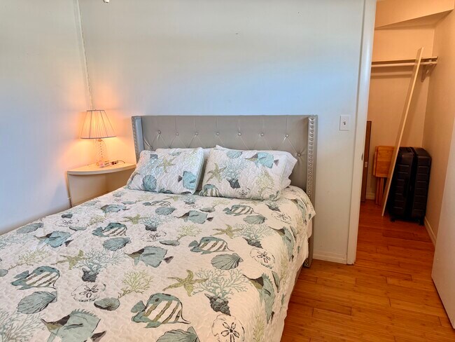 Building Photo - 4775 Cove Cir