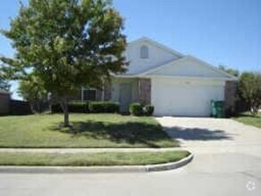 Building Photo - Spacious home over 1800 sqft!