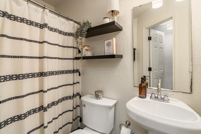 Building Photo - 208 Ramon Cardenas Dr