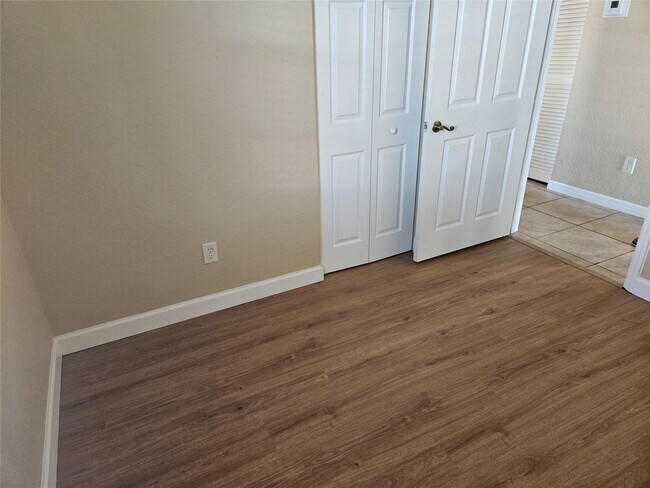 Building Photo - 9082 Plymouth Pl