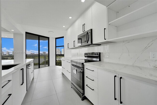 Building Photo - 20281 E Country Club Dr