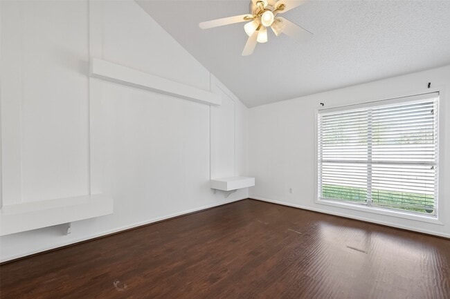 Building Photo - 2307 Brook View Ln