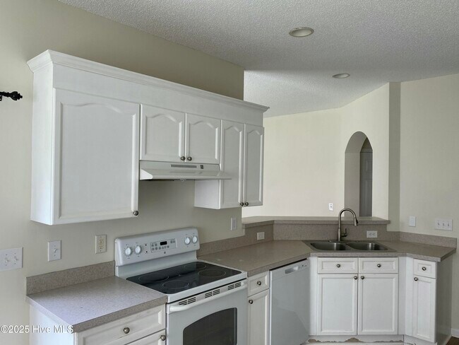 Building Photo - 1004 Foxridge Way