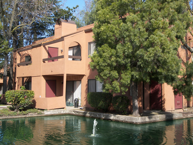 Primary Photo - Venetian Park Apartments