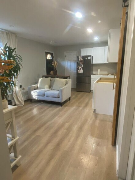 Building Photo - 62 Sycamore St