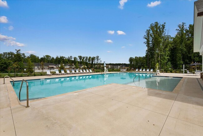 Building Photo - 8627 Fleetwood Dr