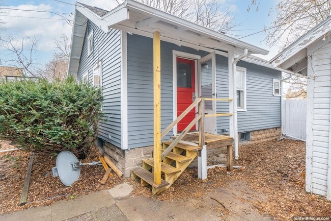 Building Photo - 579 Mt Vernon St