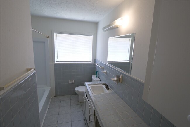 Building Photo - 5231 Beechnut St