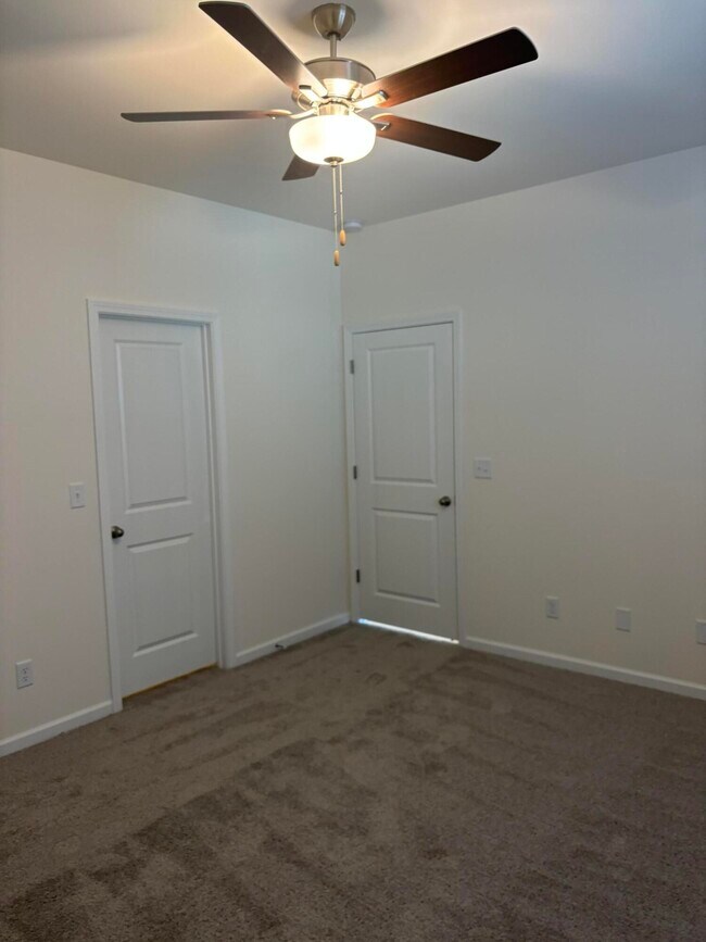 Building Photo - 372 Acorn St