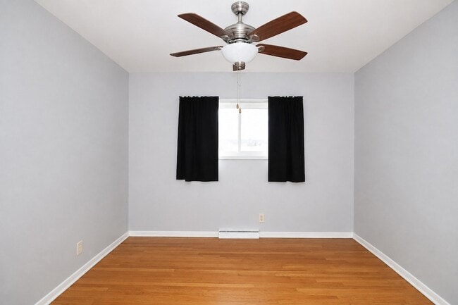 Building Photo - 4843 Elm St