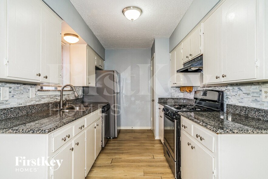 Building Photo - 1302 Greencove Dr