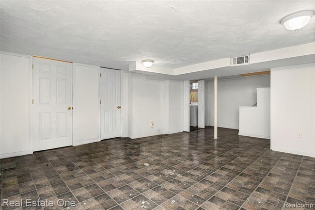 Building Photo - 556 Bloomfield Ct