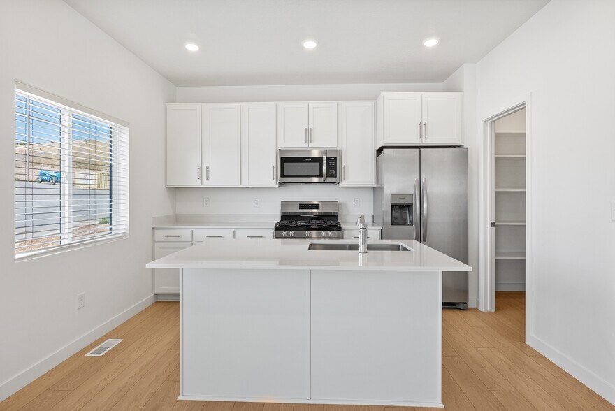 Building Photo - 1943 N Fireball Ln