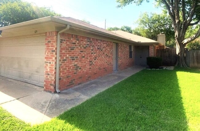 Building Photo - "The Perfect Pair: 2 Beds, 2 Baths, 2-Car Garage — Ready for You!"