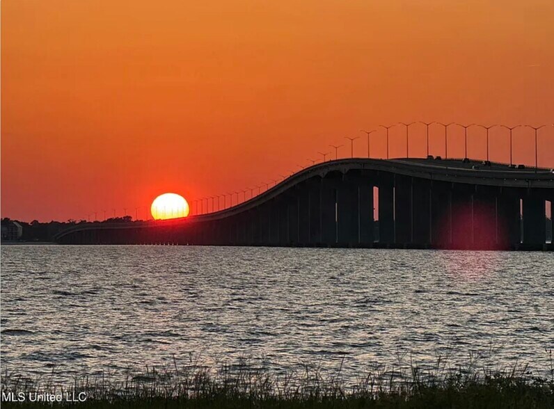 Building Photo - 218 Front St