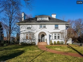 Building Photo - 114 Elm St