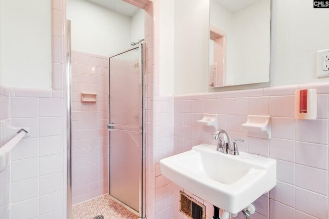 Building Photo - 120 McRae St