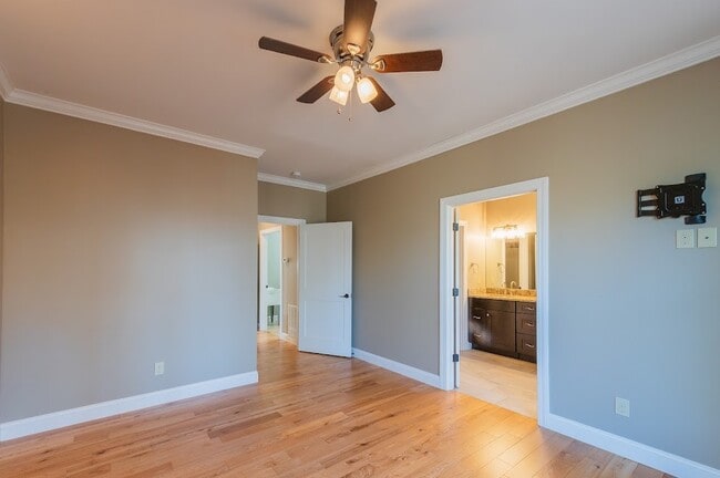 Building Photo - 211 Spicewood Dr