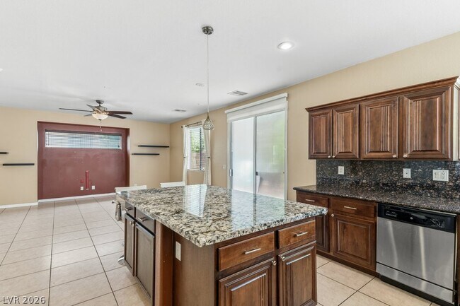 Building Photo - 527 Newberry Springs Dr