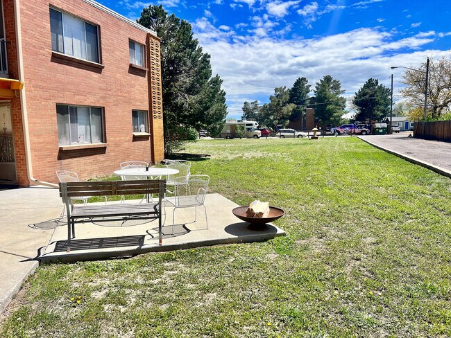 Enjoy the inviting outdoor space of this lovely apartment complex. - Westland Apartments