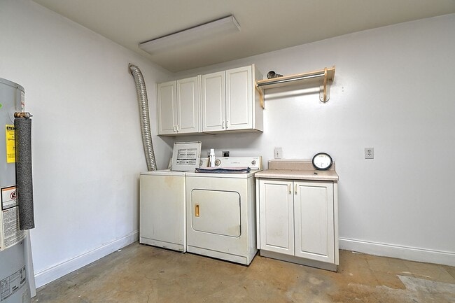 Building Photo - 168 Old Mill Ct