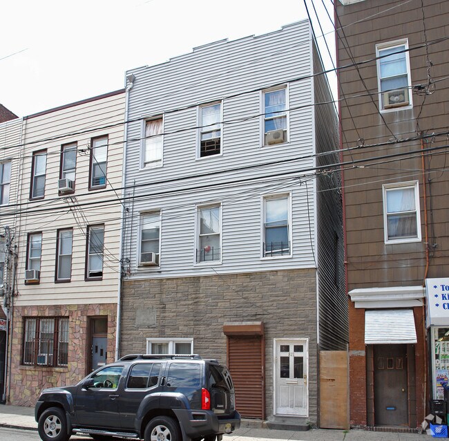 Building Photo - 811 Bergenline Ave