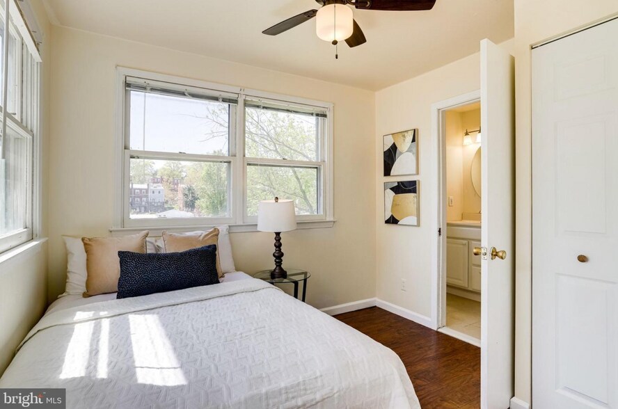 Building Photo - 1807 41st Pl SE