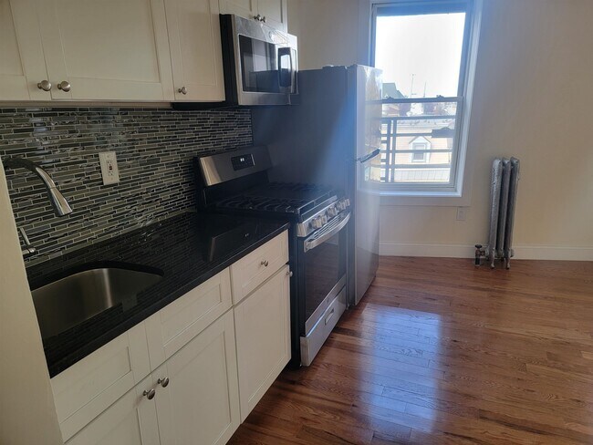 Building Photo - 100 LINDEN Ave