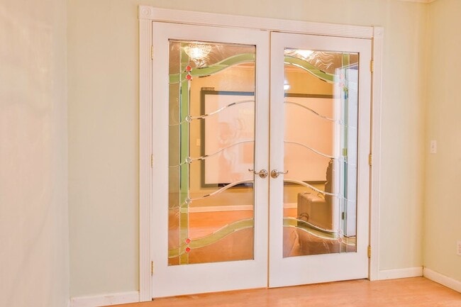 Building Photo - Gorgeous Coupeville Home is Ready for a New Tenant!!!