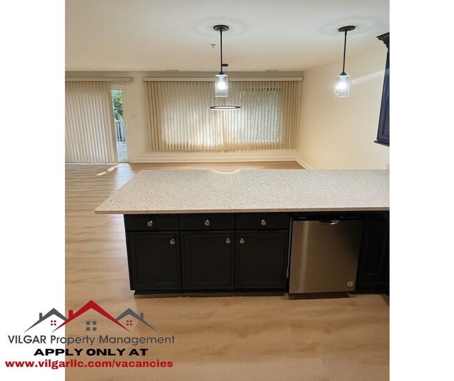 Building Photo - WOW Factor! 2BR/2BA Gem w/ Quartz Counters...
