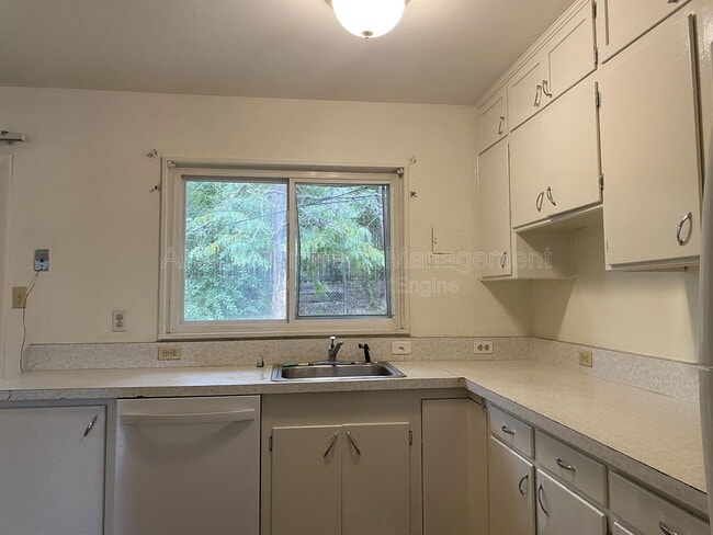 Building Photo - 1509 Evergreen Dr