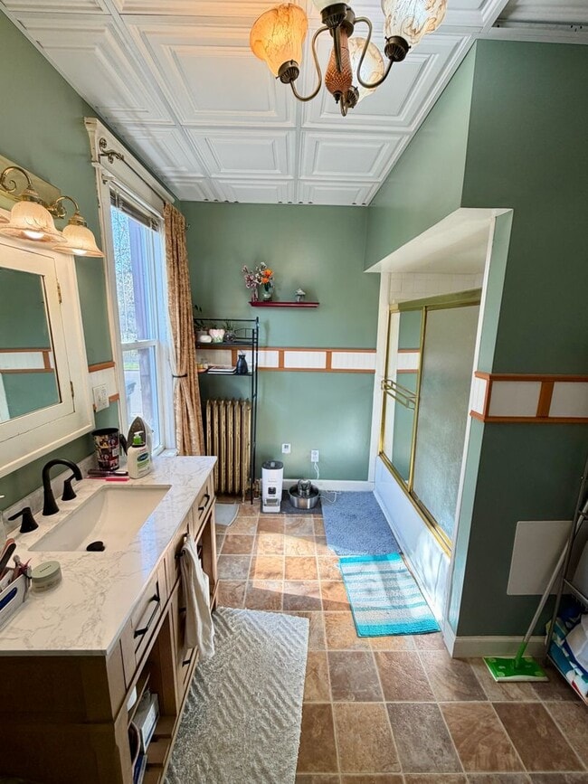 Building Photo - 1st Floor 2 Bedroom Apartment w/ Private Basement - Available July 1st