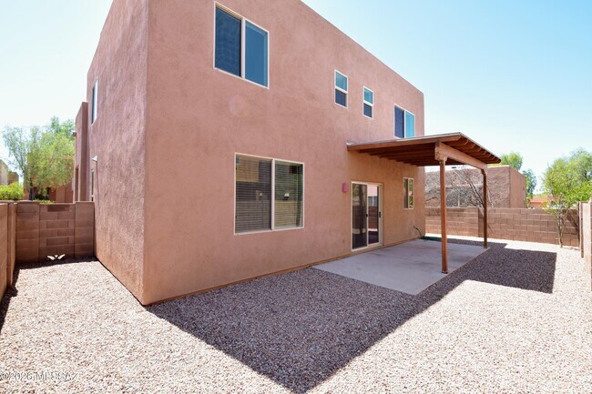 Building Photo - 2926 N Cardell Cir