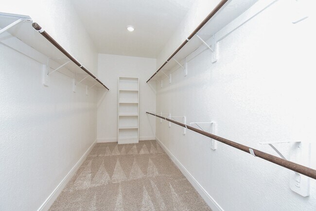 Building Photo - 2008 Harrow Oak Ln