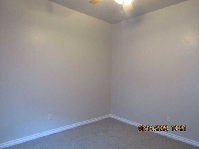 Building Photo - ALL ELECTRIC HOME!! PETS NEGOTIABLE WITH OWNER APPROVAL!!