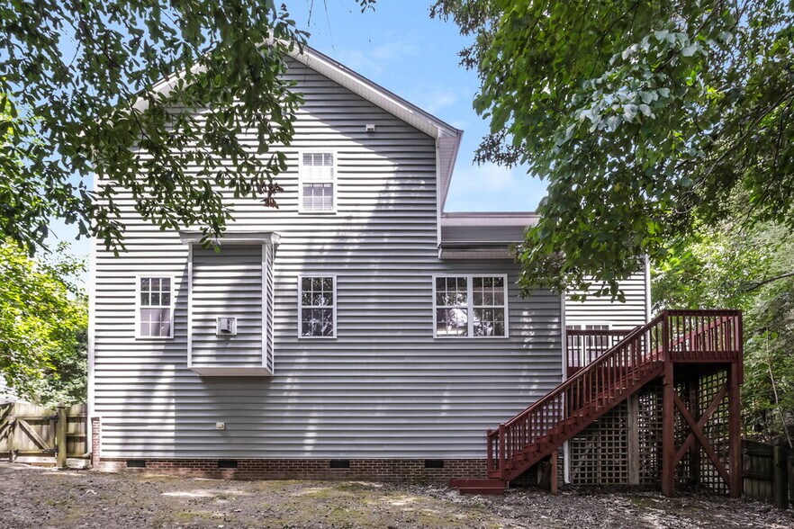 Building Photo - 136 Roan Dr