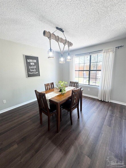 Building Photo - 10936 Oak Valley Dr