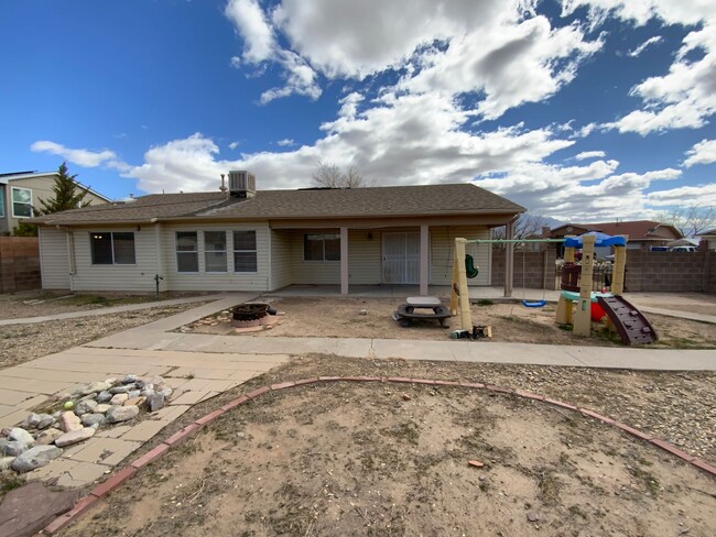 Building Photo - 3 Bedroom Single Story Home Available HWY ...