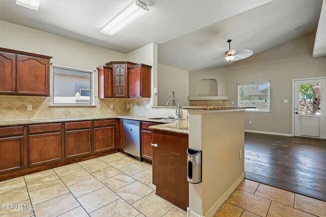 Building Photo - 14329 Owl Point Ave