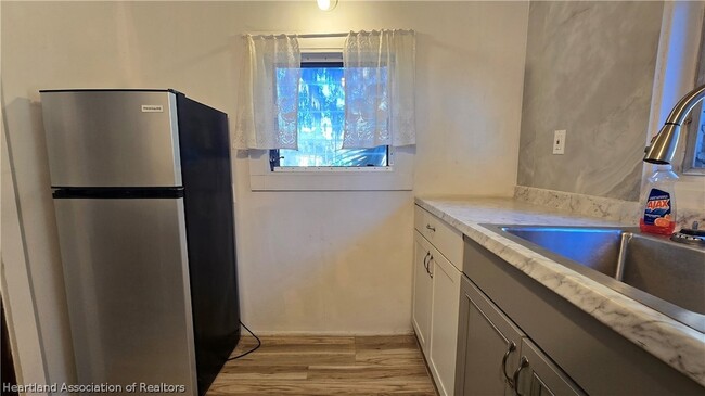 Building Photo - 44 Crawford Dr